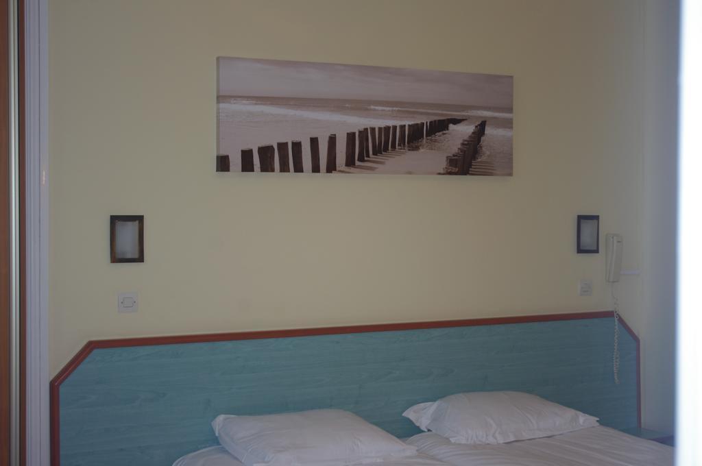 Hotel Des Bains Saint-Jean-le-Thomas Exteriér fotografie