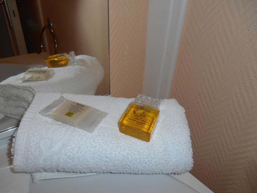 Hotel Des Bains Saint-Jean-le-Thomas Pokoj fotografie